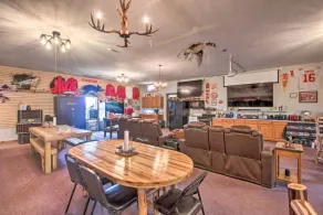 Pheasant Game Farm Missouri Vacation Rental! - Interiör
