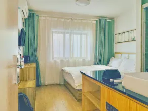 Hidden Garden Youth Hostel -Oriental Pearl &Lujiazui -Garden Social Area -Bar -Café -Free Laundry Luggage Storage -24H Front Desk -English Service - Room