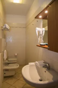Parini Hotel - Badezimmer