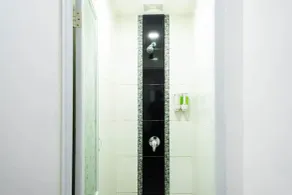 RedDoorz Hostel near Taman Puring - Salle de bain