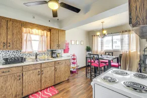 8 Mi to Dtwn Cleveland: Quiet Home w/ Fenced Yard - Interiør