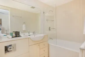 Mantra Nelson Bay - Bathroom