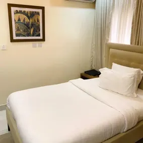 PLUSH HOTEL - Chambre