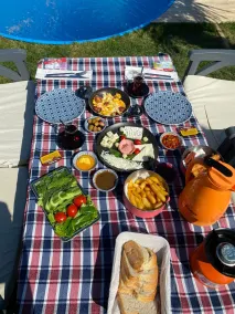 SAPANCA ÖZEL HAVUZ - JAKUZİ - ŞÖMİNE - KoRUNAKLI - GÖL MANZARALI BUNGALOV - Restaurant