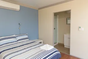 Merinda Village Hotel - Country Pub Stay - Just off Bruce Highway - Room