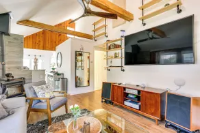 All-Season Vernon Township Lake House Retreat! - Intérieur