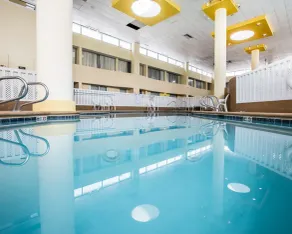 Quality Inn & Suites - Greensboro-High Point - Piscine