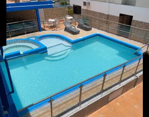 Hotel La Cresta Inn - Piscina