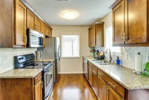 Walk to Macken Park: Home w/ Fenced Yard & Patio - Intérieur