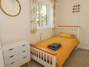 6 Hunters Green Close - Room