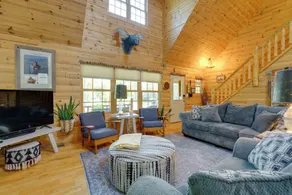 Port Austin Cabin w/ Hot Tub: 1 Mi to Beach! - Interiør
