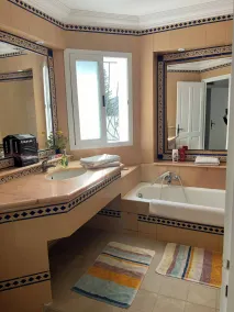 Charming 600sqm villa with a large garden pool - Badezimmer