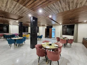 Him Hilton Luxury Hotel - Restaurant