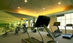 Comfort and Simply Look 1BR at Bellezza Apartment By Travelio - Fitnessfaciliteter