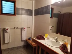Mariposa Jungle Lodge - Bathroom