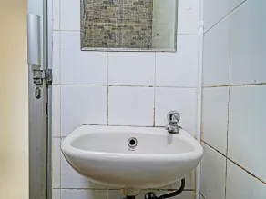 OYO 1699 Verona Residence - Bathroom