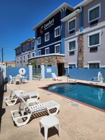 Comfort Inn & Suites Donna near I-2 - Piscine