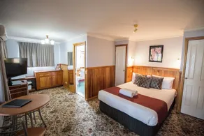 Robyn's Nest Lakeside Resort - Room