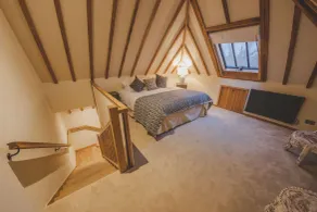 Trading Boundaries - Room