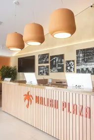 Malibu Plaza Hotel - Reception