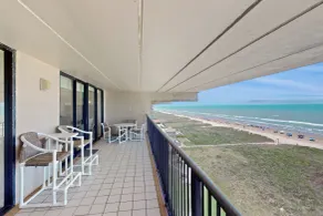 10th-floor 3BR Beachfront Condo w/ Views & Pool - Intérieur