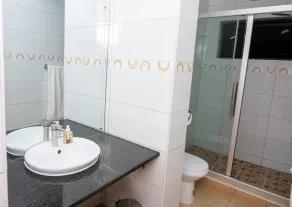 Travelodge - Badezimmer