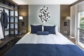 FlowSuites WTC - Room