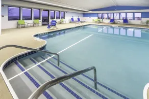 Holiday Inn Express Rochelle by IHG - Piscina