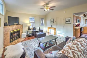 Waterfront Retreat w/ Boat Dock & Fire Pit! - Interiør