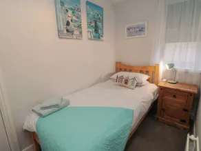 17 Costa Way - Room