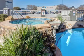 La Quinta by Wyndham Allen at The Village - Piscine