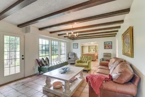 2 Mi to Dtwn: Spacious Angleton Home w/ Courtyard! - Interiör