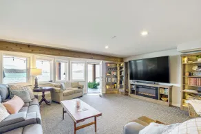 Bayfront Home w/ Private Beach in Poulsbo! - Interior