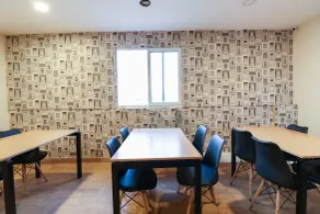 Capital O 67657 Schmear Suites - Restaurante