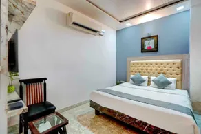 Hotel Season Grand Couple Friendly Pitampura - Quarto