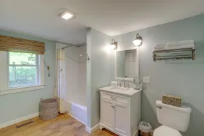 Best Getaway for 2 w/ Own Creek & Hot Tub - Innvendig