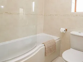 Maltkiln Cottage At Crook Hall Farm - Bathroom