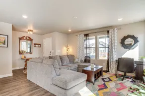 Beautiful Home w/ Bonus Room & Prime Location! - Interiør