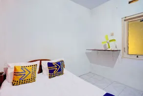 OYO Life 92921 Omaya Kost Syariah - Chambre