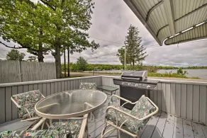 Pet-friendly Togus Pond Home: Kayak & Canoe! - Innvendig