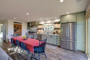 Ski, Hike & Fish: Mtn-view Gem w/ Deck in Tuolumne - Interiør