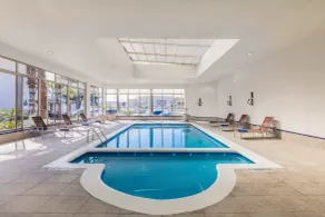 voco Saltillo Suites by IHG - Piscine
