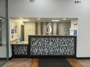 Studio 6 Extended Stay - Savannah, GA - Gateway & I-95 - Hall