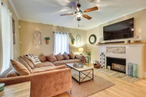 Updated Farmhouse w/ Yard, 10 Mi to Dtwn Atlanta - Innenbereich