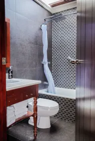 Uzhupud Garden Hotel & Lodge - Bathroom