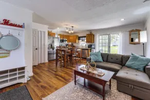 Dog-friendly Waneta Lake Home w/ Lake Access! - Intérieur