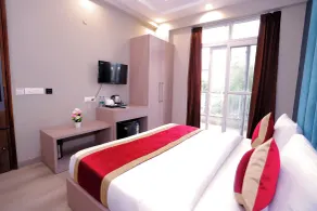 Hotel Nirvana Inn and Banquet-Near Expo Mart Greater Noida - Room