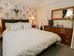 The Bolt Hole - Room