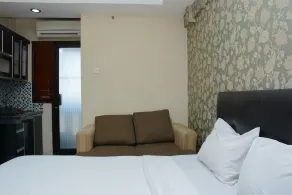 Minimalist Studio Room At Kebagusan City Apartment - Habitación