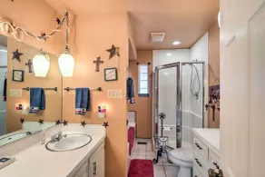 A-frame Ruidoso Retreat w\/ Deck, Grill & Views! - Salle de bain